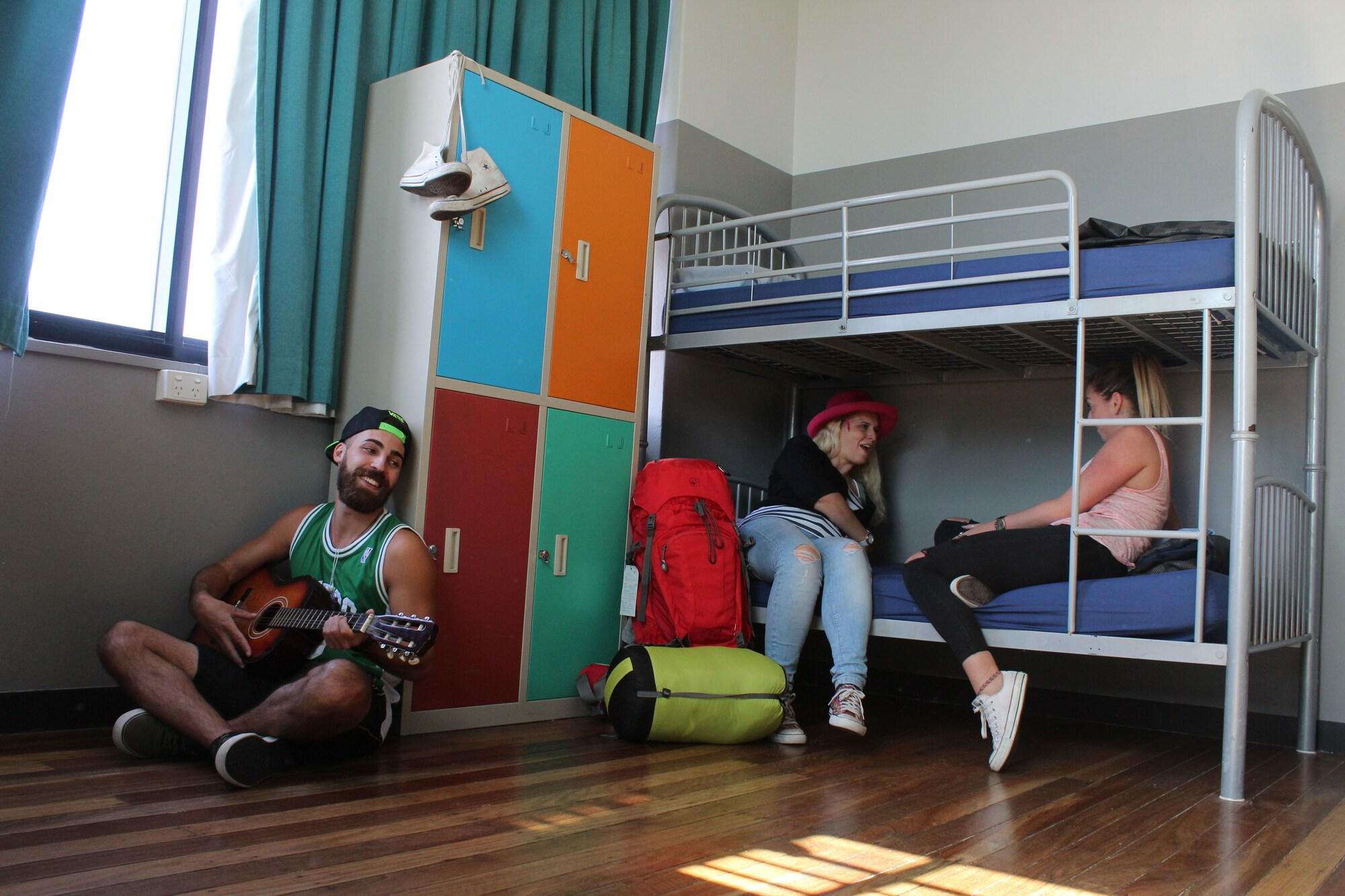 Bunk Brisbane Hostel Fortitude Valley Bagian luar foto